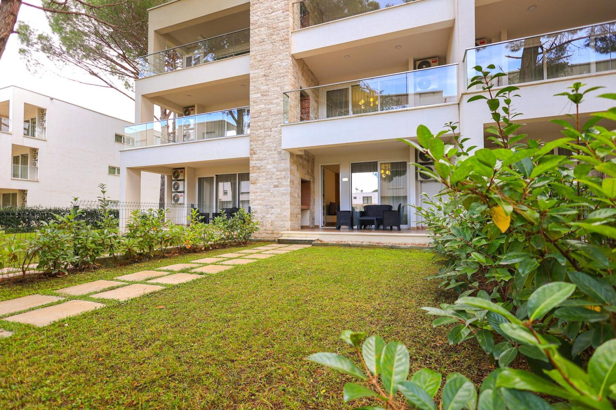 Sanpietro Vacation Apartments Дуррес Екстер'єр фото